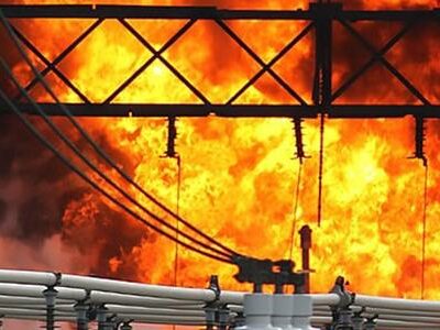 01. Mengurangi resiko terjadinya flashover pada isolator tegangan tinggi 01. Mengurangi resiko terjadinya flashover pada isolator tegangan tinggi