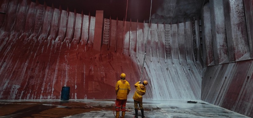 Chemical cleaning cargo hold kapal